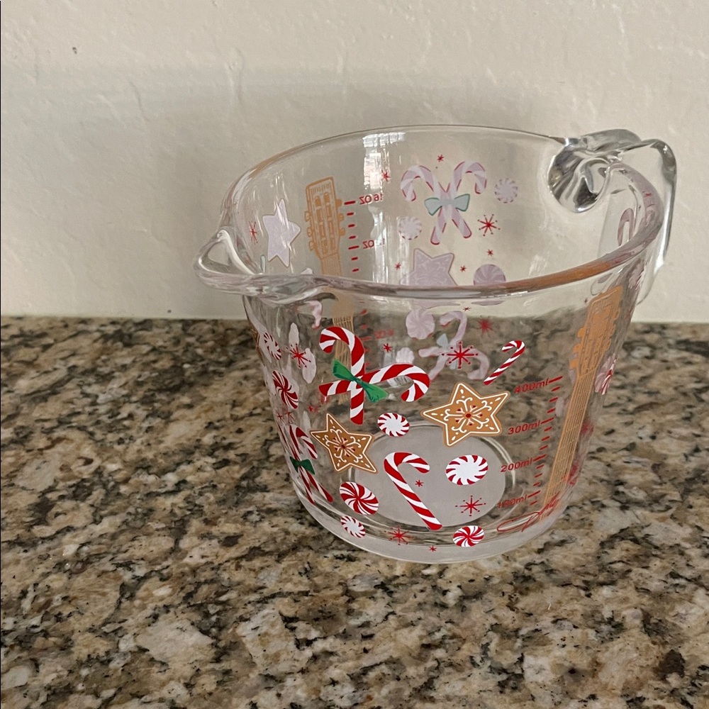 DG Dolly Parton 2 Cup Glass Christmas Measuring Cup NEW
